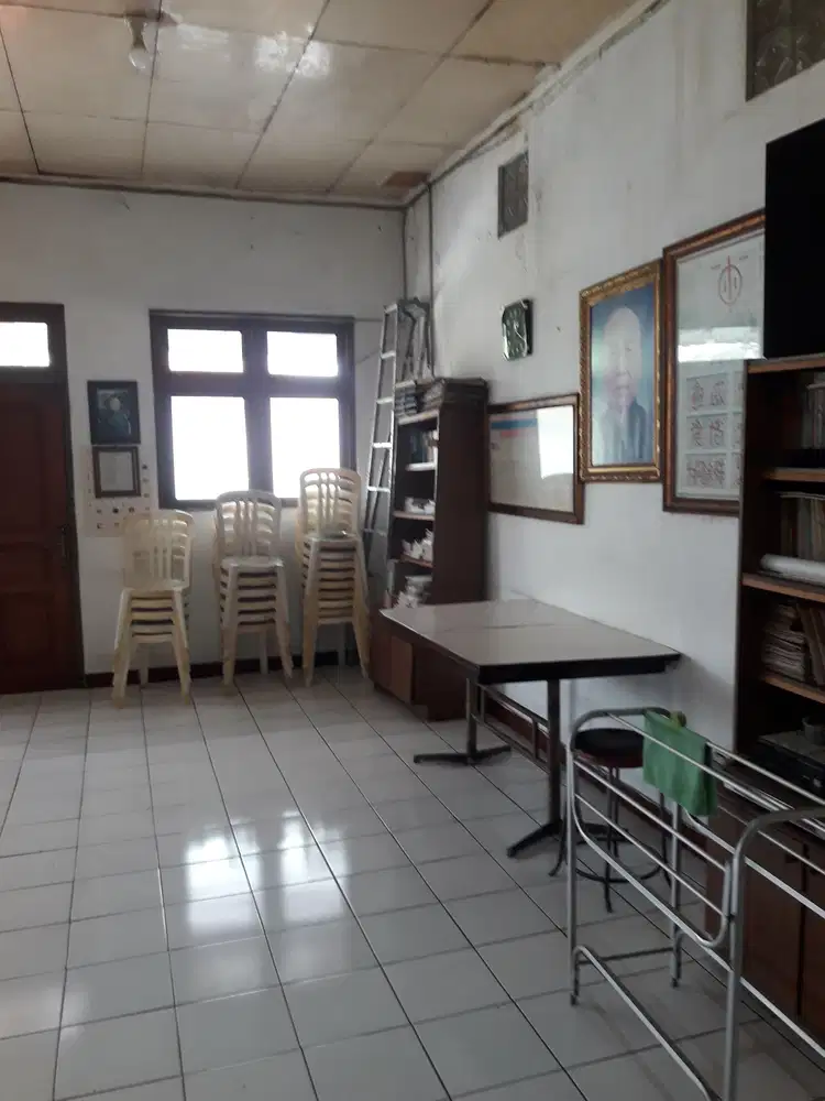 Strategis pinggir jalan raya ramai cocok untuk kantor atau usaha