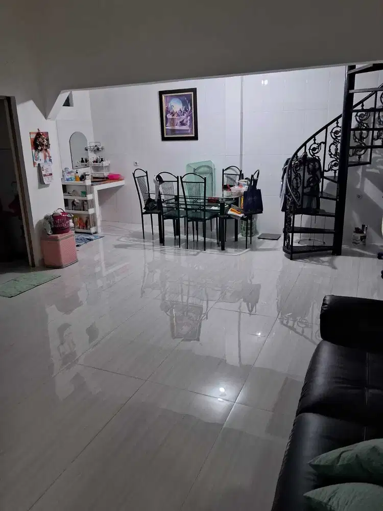 Dijual Rumah 2 lantai di Gading Griya