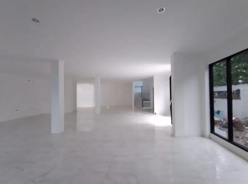 Disewakan gedung Kenjeran Surabaya Timur, parkir Luas, dekat Merr