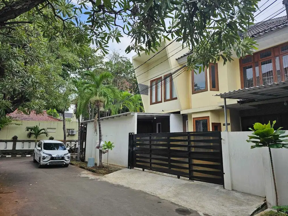 Rumah Hoek Bagus 2 Lantai di Nias, Kelapa Gading
