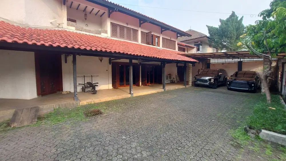 Rumah Luas di Daerah Pesanggrahan JakSel Dekat Pintu TOL