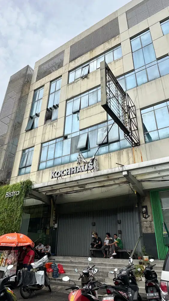 5 Lantai, Luas Tanah 90 m2, Ruko di Kelapa Gading - Barang Langka!
