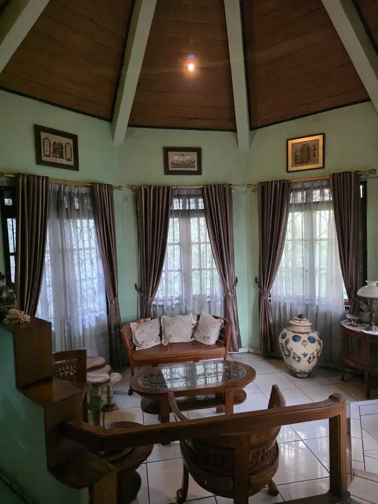 DIJUAL RUMAH SIAP HUNI DESIGN UNIK JAKARTA SELATAN