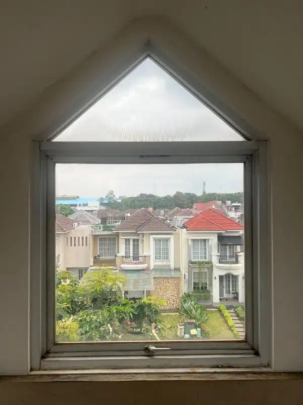 Rumah Mandiri 3 Lantai Semi Furnished Provence parkland BSD city