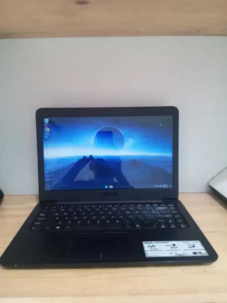 ASUS Vivobook E402Y AMD E2-7015 RAM 4GB SSD128GB 14 4 jam