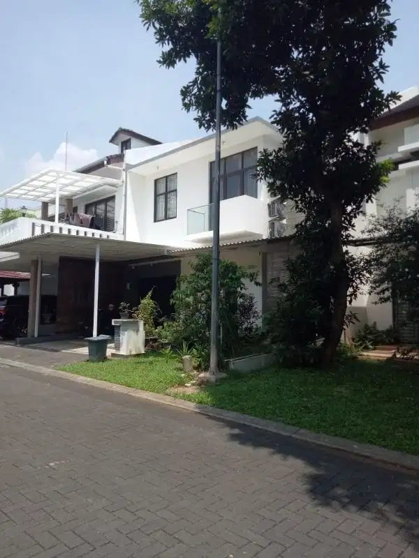 Rumah 2 Lantai di Foresta BSD Dekat AEON Mall