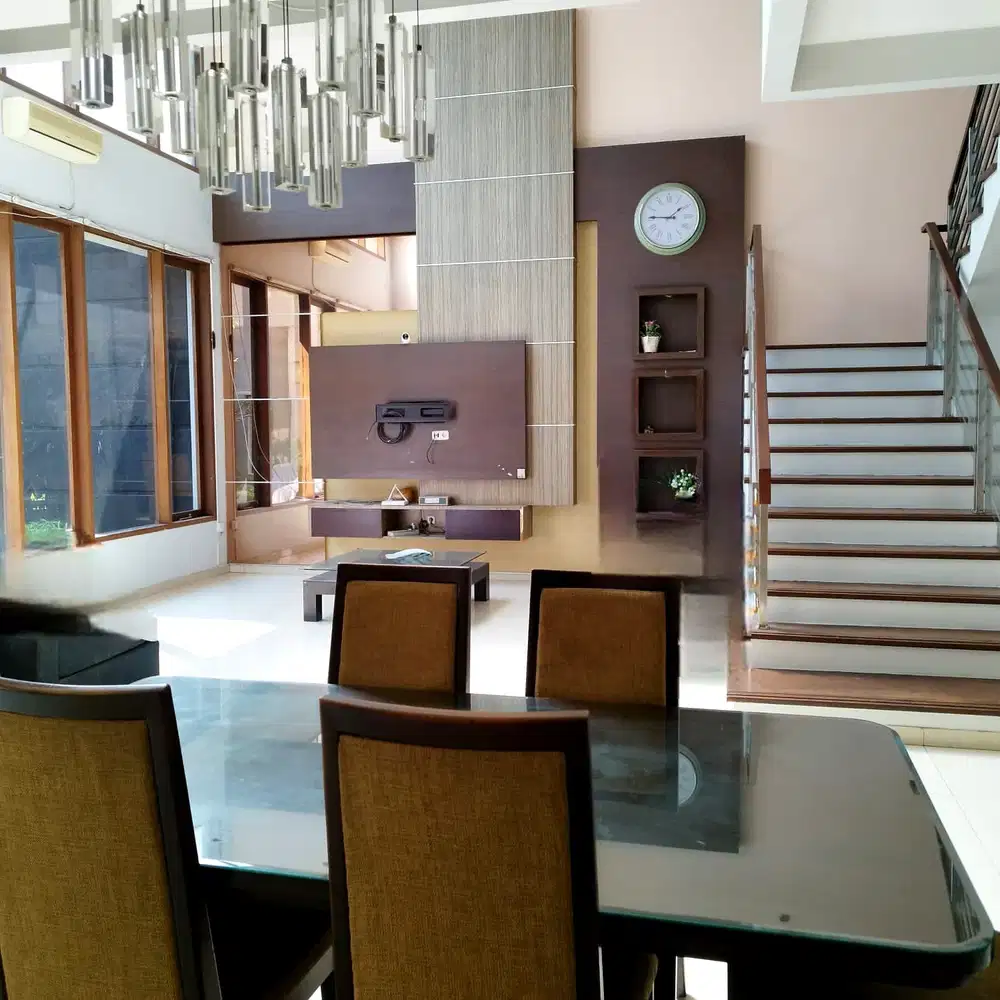 RUMAH KEREN SIAP HUNI DI BATUNUNGGAL MOLEK LIMA KAMAR TIDUR