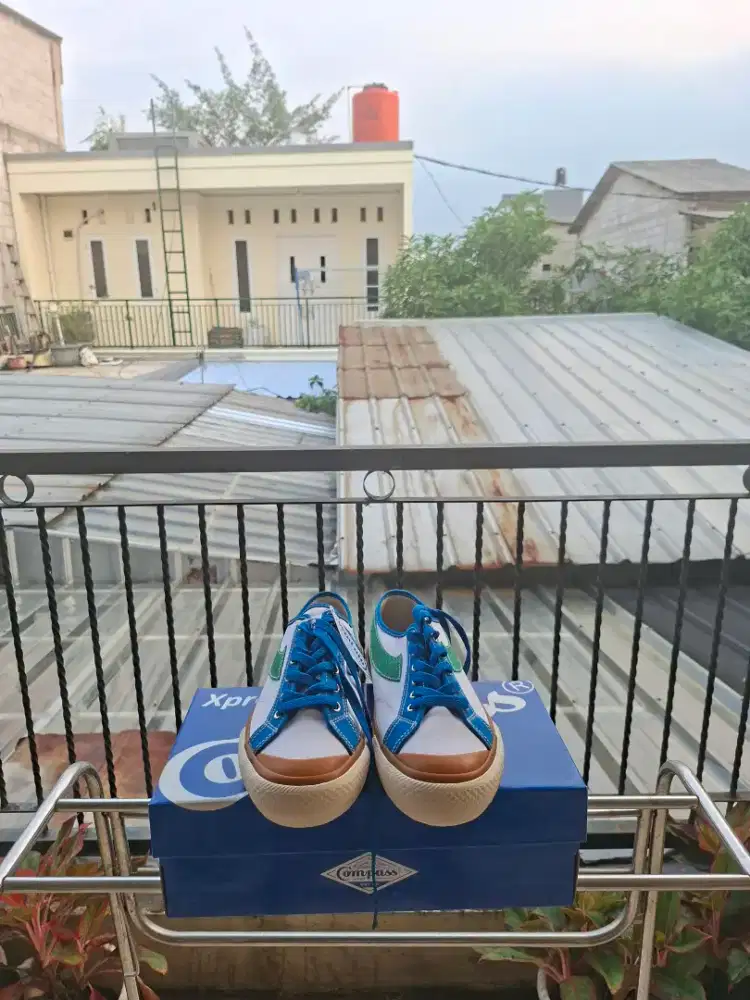Sepatu Compass Xpresi Low White Blue Green Original