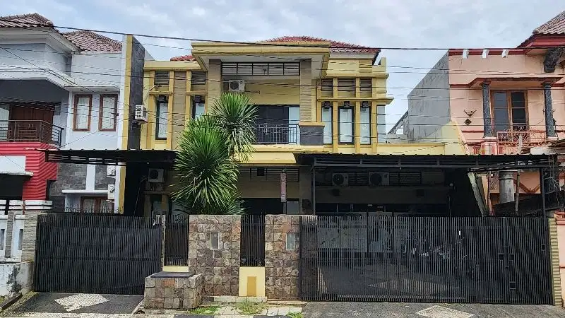 Rumah Cantik lokasi strategis di Villa Galaxy Bekasi