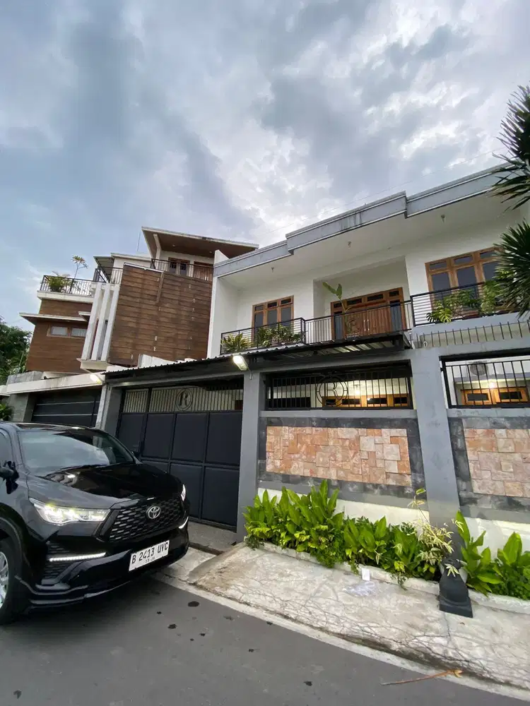 Dijual Rumah Mewah 2 Lantai Siap Huni Di Banjarsari Solo