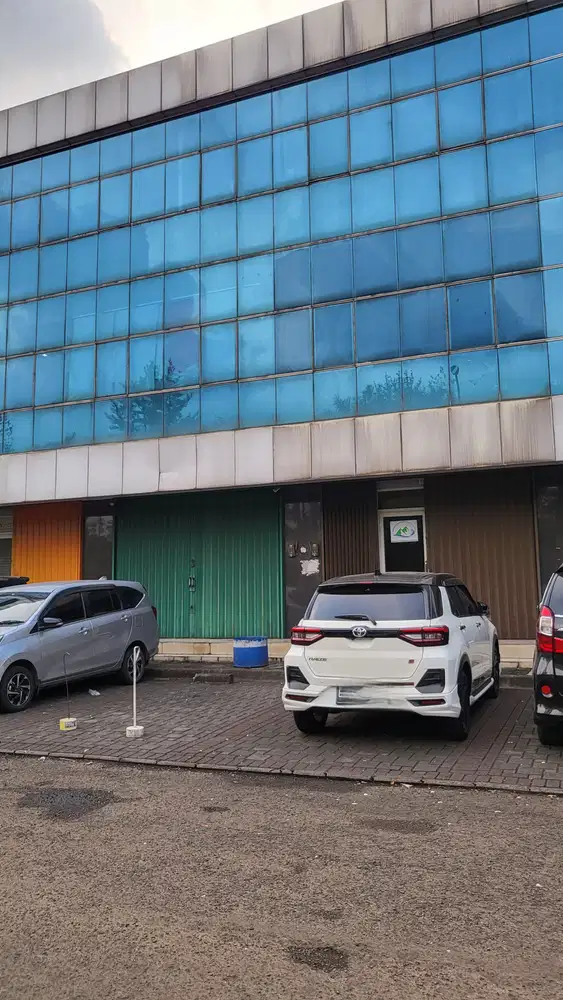 Ruko Hadap Jalan Raya Utama di Taman Tekno BSD Dekat Pergudangan