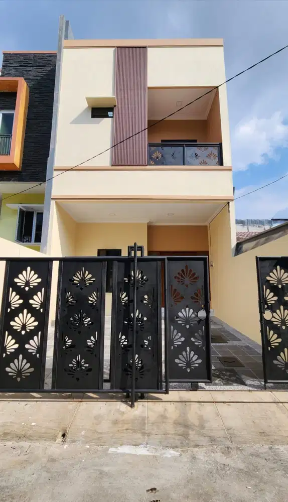 Dijual Rumah Brand New 3 lantai di Hibrida Kelapa Gading