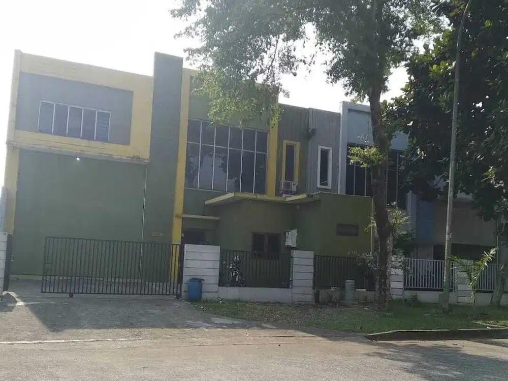 Gudang Full Renovasi di Taman Tekno BSD Dekat Akses Tol