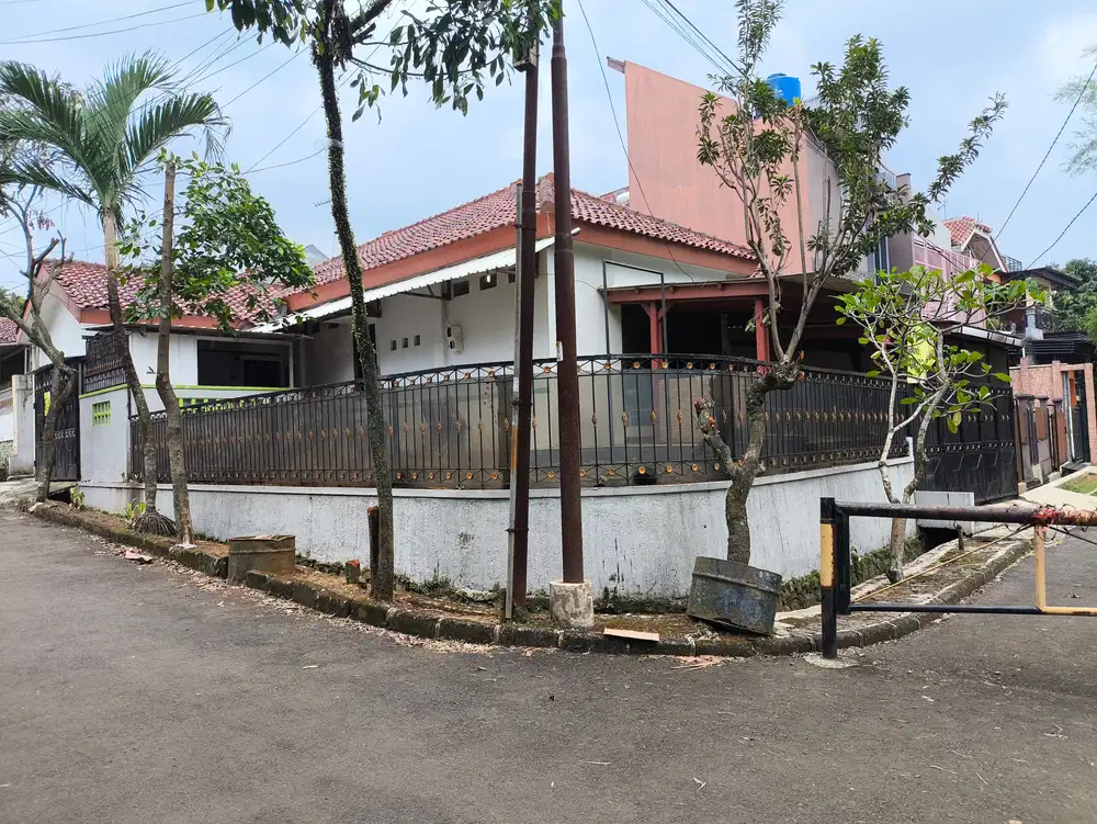 Rumah Hoek di BCC Murah Luas Nyaman Tenang