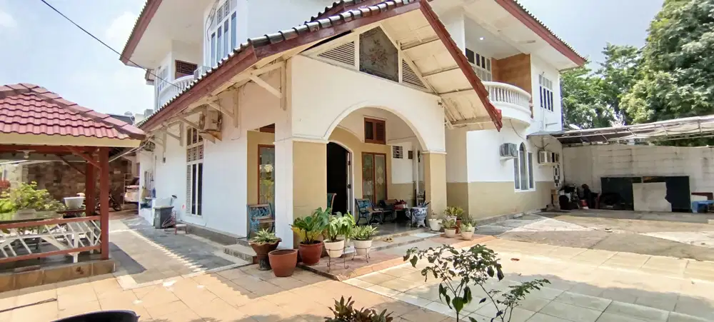 Jual MURAH! Rumah hoek bagus dan siap pakai di Cempaka Putih tengah