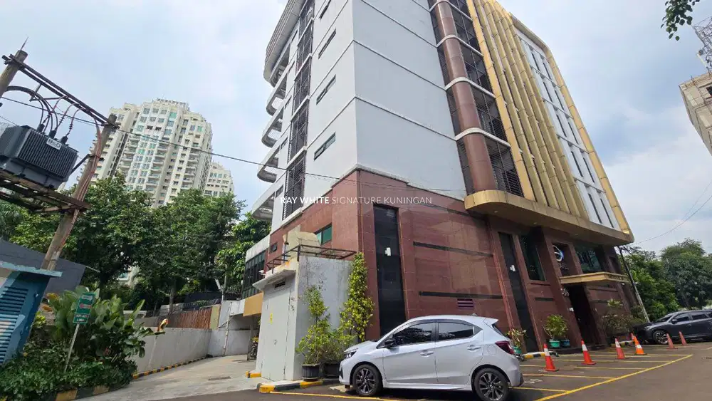 Dijual Gedung 7 Lantai  Siap Pakai Di Kebayoran Baru, Lokasi Strategis