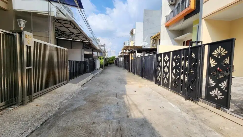 Dijual: Rumah brand new 3 lantai yang strategis dan nyaman di Hibrida