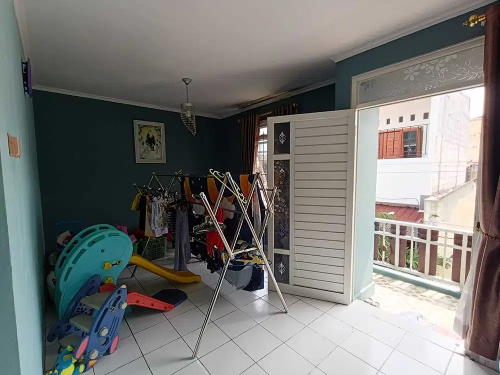 Rumah 2 lantai dijual di Kadipiro Banjarsari Solo kondisi bagus