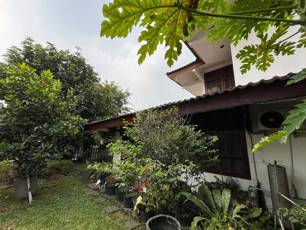 Rumah Hook Lokasi Strategis di Kebayoran Lama Jakarta Selatan