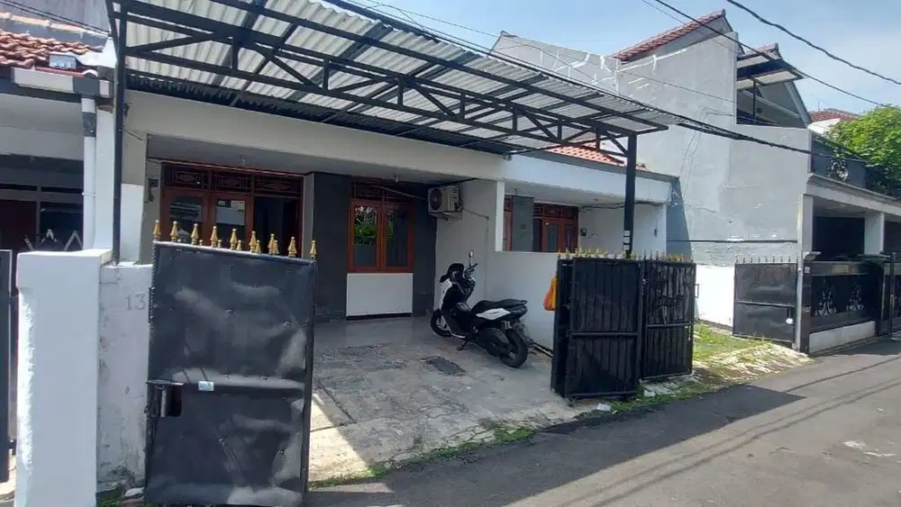 Rumah Nyaman di Tebet Jakarta Selatan lebar 10 meter Akses 1 Mobil