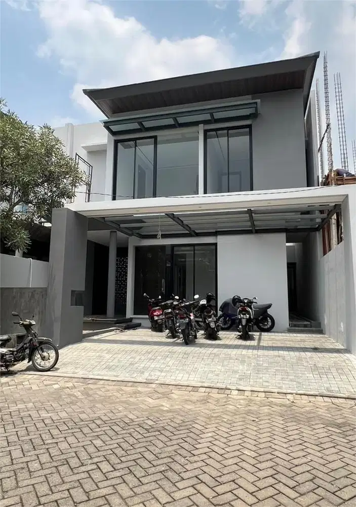 1651. Rumah New Gress Baru Siap Huni Stamford Citraland Surabaya Barat