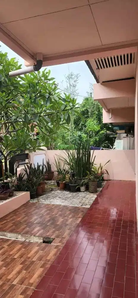 Rumah luas besar Jual cepat di ciputat timur