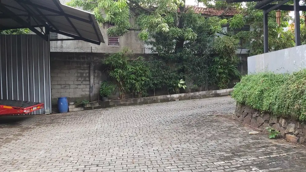 Tanah di jalan Raya (Jl. Basuki Rahmat)