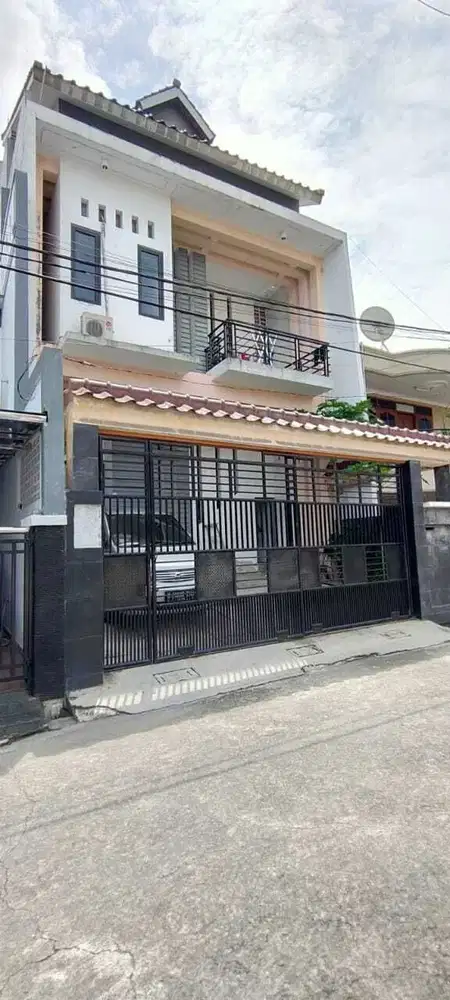 Dijual Rumah Siap Huni, Minimalis Modern, 3 Lantai Kelapa Gading. Diju
