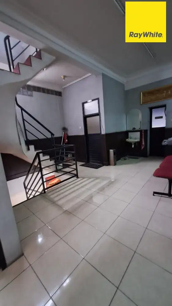 Disewakan Ruko 3 lantai di Nol Jalan Raya Kertajaya Surabaya
