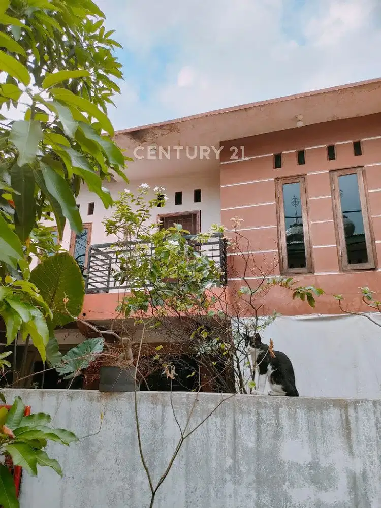 Rumah  NYAMAN DAN STRATEGIS  DEKAT STATION DI KELAPA GADING