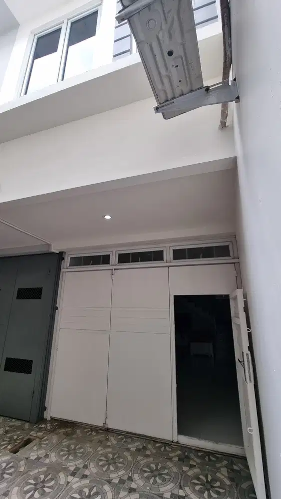 JUAL CEPAT RUMAH 2 LANTAI CEMPAKA PUTIH LIM