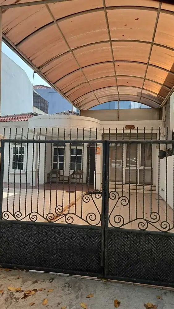 DISEWAKAN RUMAH 10X32 GADING ELOK