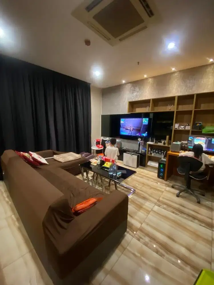 Dijual Rumah 3 Lantai di The Villas, Bagus Rapi