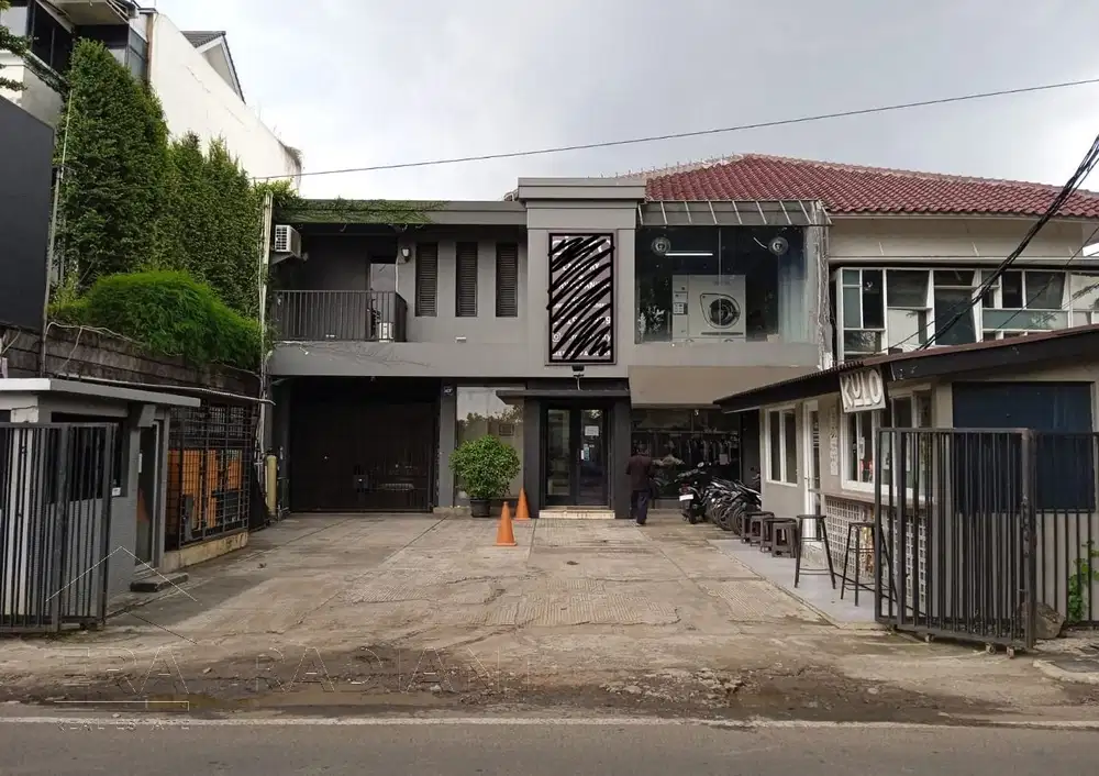 Dijual Rumah Ada Kolam Renang di Zona Komersial Bangka Raya, Jaksel