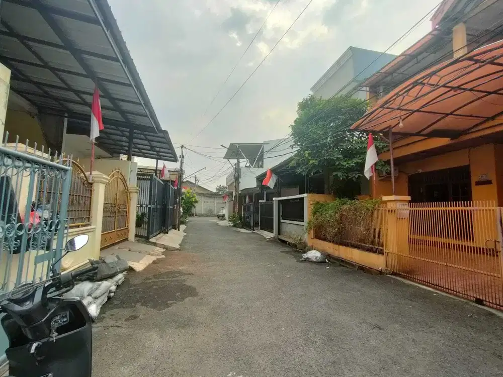 Jual Segera Rumah Siap Huni 1,5 Lantai di Taman Kota Jakarta Barat