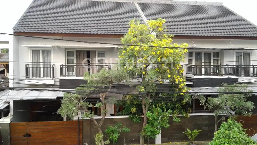Rumah Cantik 3 Lantai Di Pulo Asem, Jakarta Timur