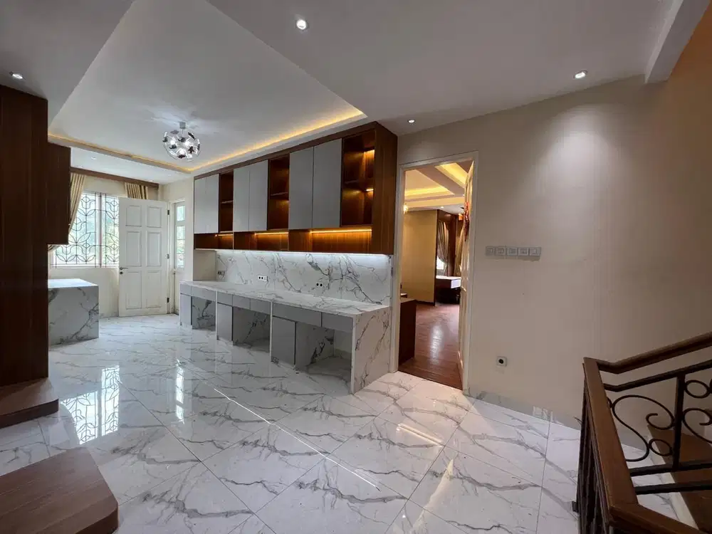Harga Spesial Rumah Mewah Modern 3 Lantai Di BGM Kelapa Gading