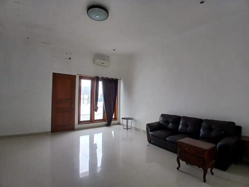 Dijual rumah harga NJOP  sebrang  Cinere Mall