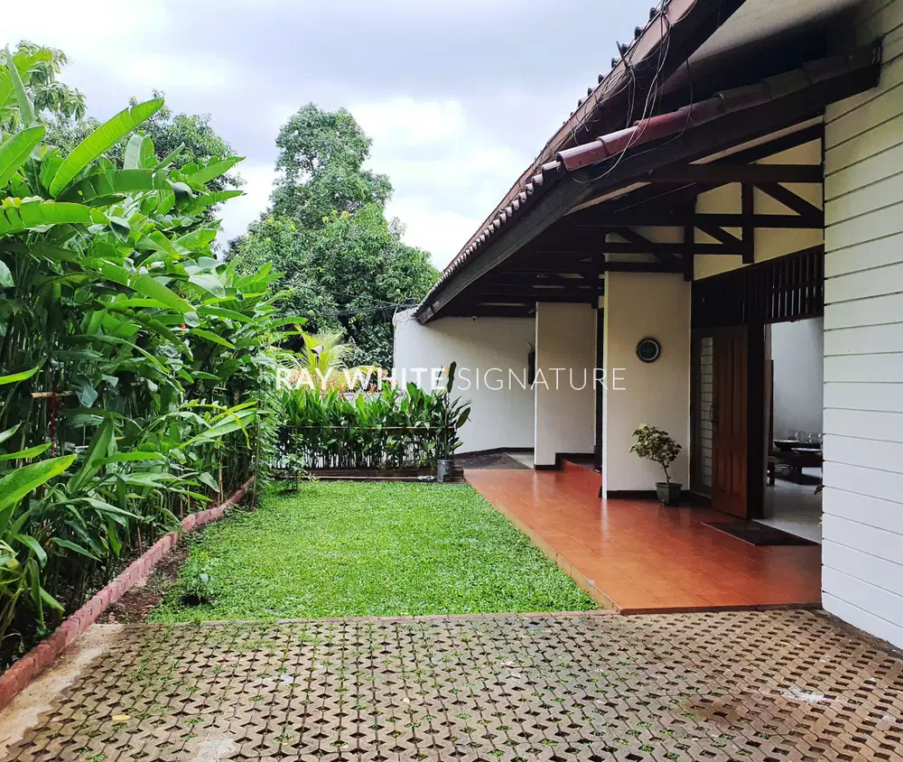 Dijual Rumah Lama di Jl. Bangka VIIIA