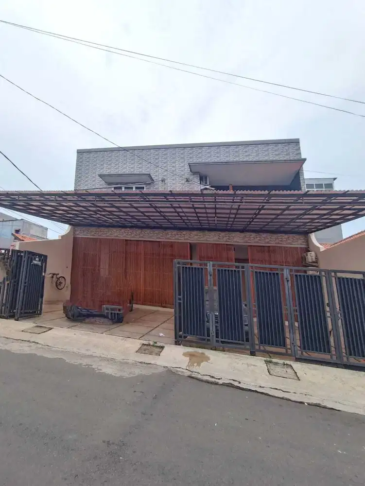 Jual Rumah 2 Lantai Semi Furnish di Pasar Minggu Dekat TB Simatupang