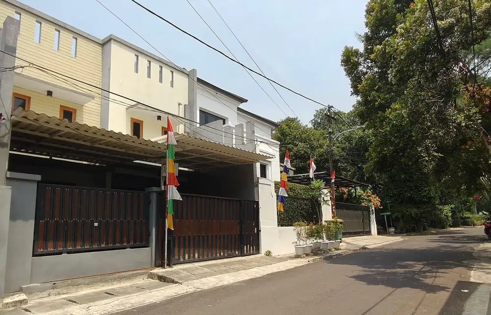 Rumah Mewah Desain Modern Minimalis Strategis di Pejompongan, Jakpus