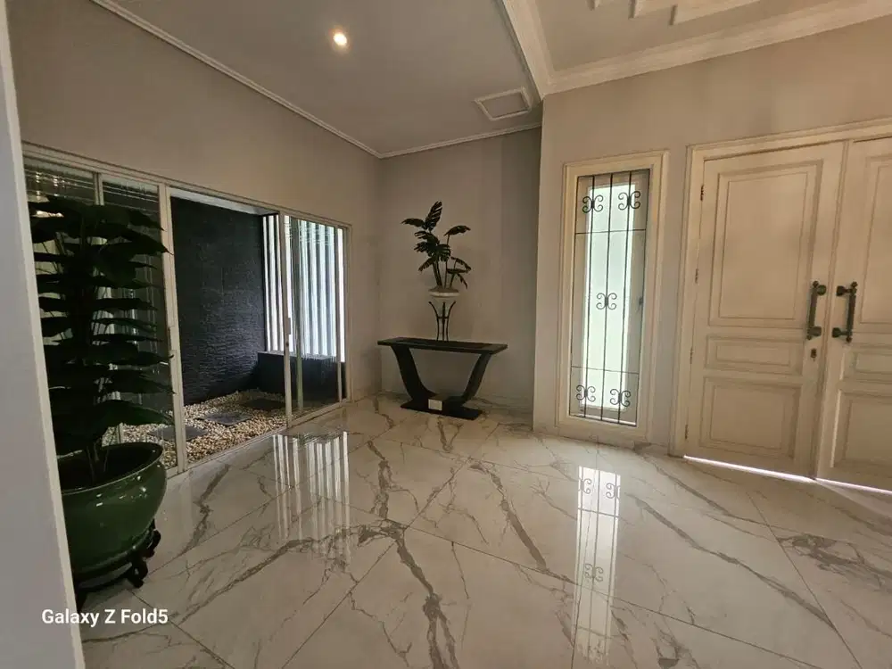 Rumah asri Ancol timur