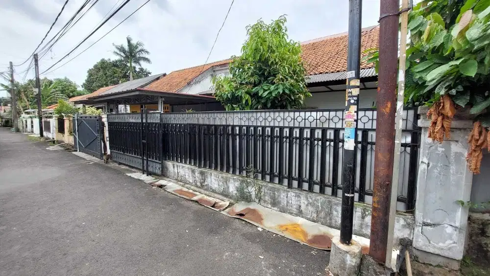 Dijual Rumah Bagus Terdapat Taman & Strategis di Perumahan Setneg
