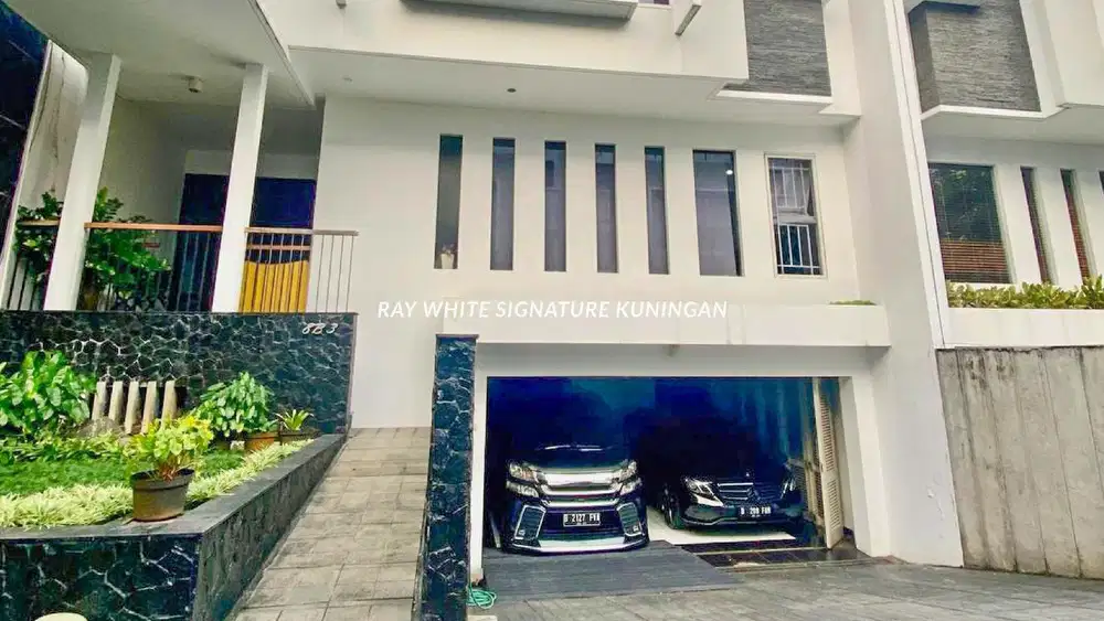 Rumah Komplek yang Tenang di Lokasi Prime Kebayoran Baru