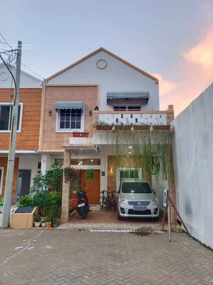 Rumah DIJUAL 2 Lantai nyaman di Lokasi strategis, harga terjangkau