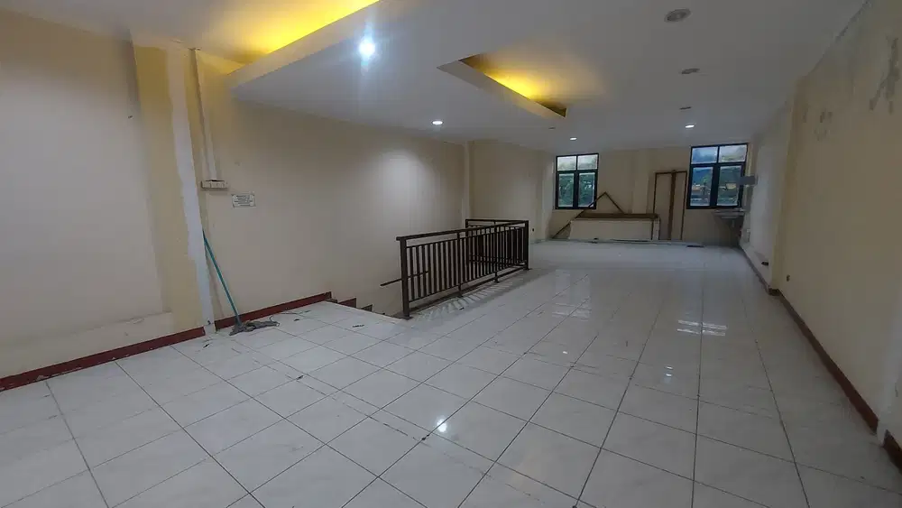 Ruko Besar 3 Lantai di Cinere Raya