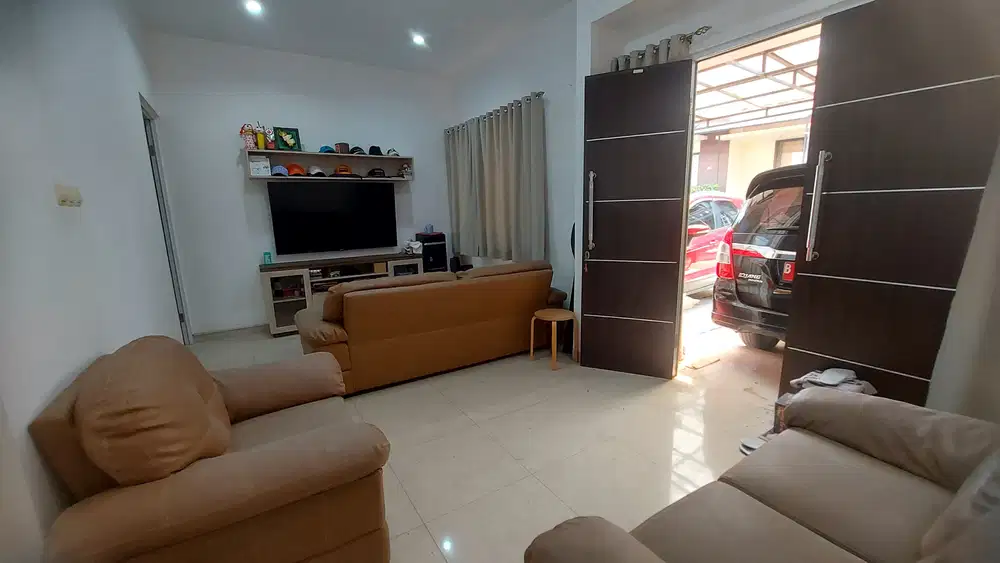 Dijual Cepat Rumah 3 Lantai Semi Furnished Mega Cinere