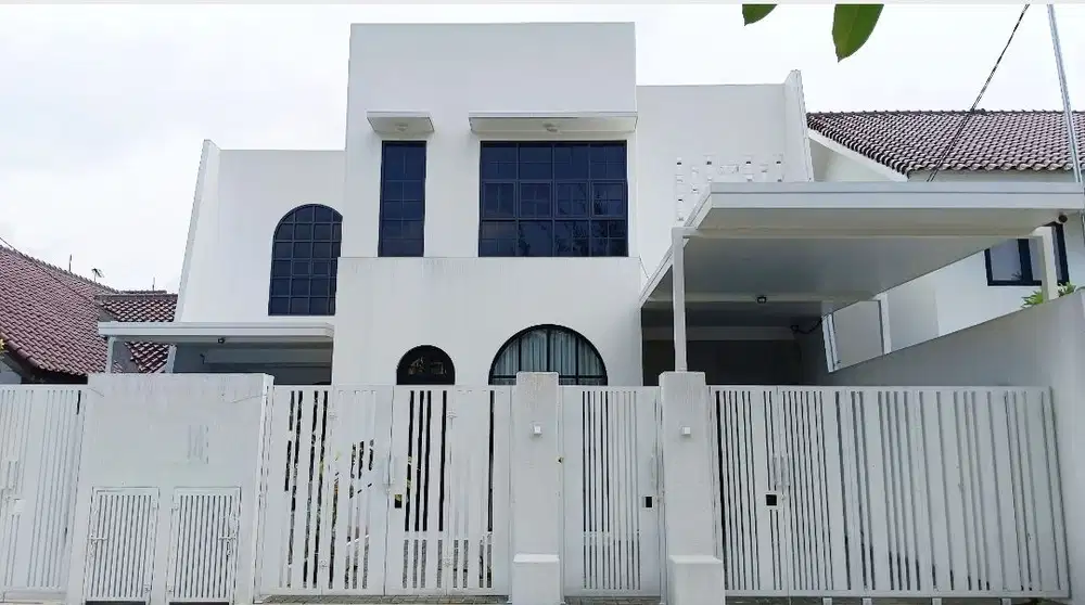 DISEWAKAN Rumah cantik Siap Huni - 2 lantai, Kav Polri, Jagakarsa