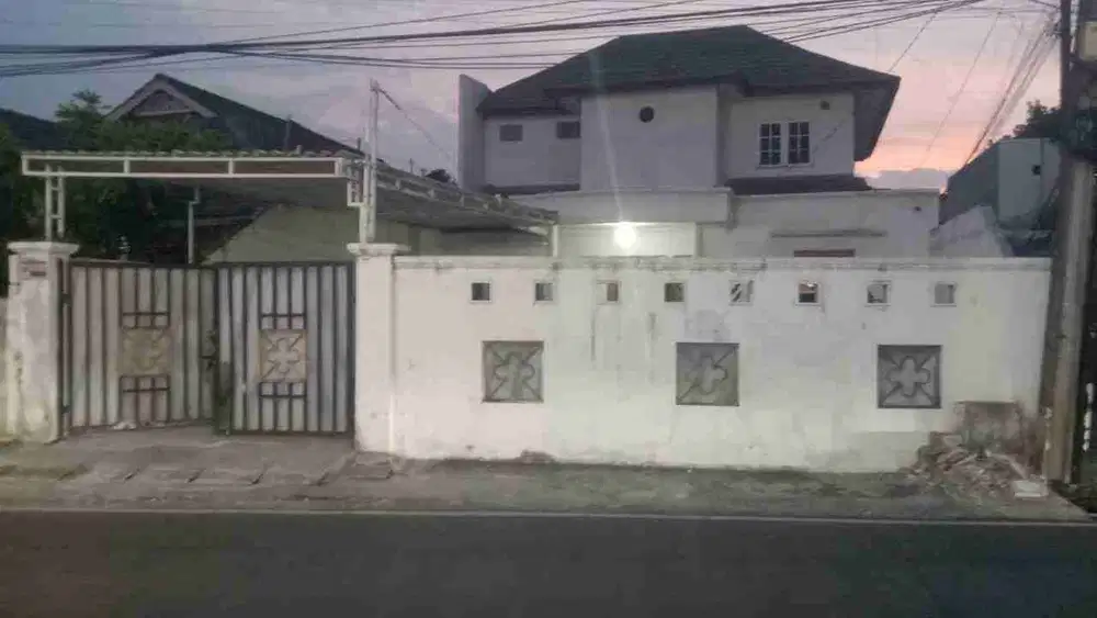 DI JUAL RUMAH DI  JL. PEPAYA RAYA JAGAKARSA JAKARTA SELATAN  SHM  Luas Tanah 260m² Luas Bangunan  36 M² Kamar tidur 4 Kamar mandi 3 Lantai 2 Listrik 2
