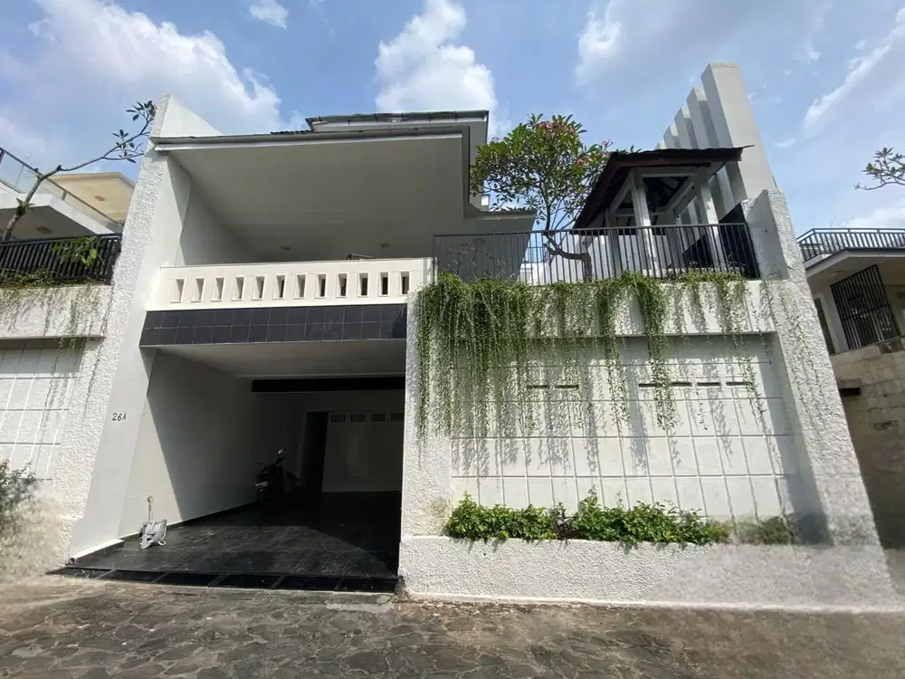 Rumah Mewah 3 Lt Nuansa Resort Bali at The Riverville Lebak Bulus
